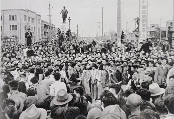 钟山风雨起苍黄
1949年4月24日凌晨4点左右，中国南京电报局，美联社记者西默