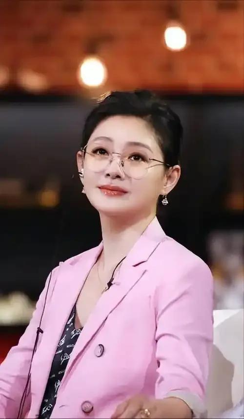 S妈进急诊了！
怎么小S越陪妈妈，
妈妈的情况反而越糟呢？
难道小S没有用心照顾