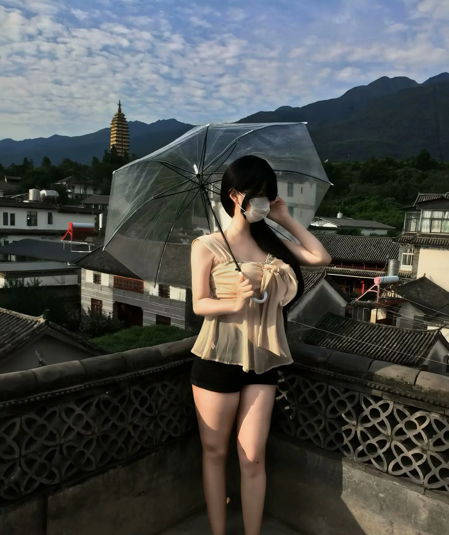 怎么转身又是一阵心痛