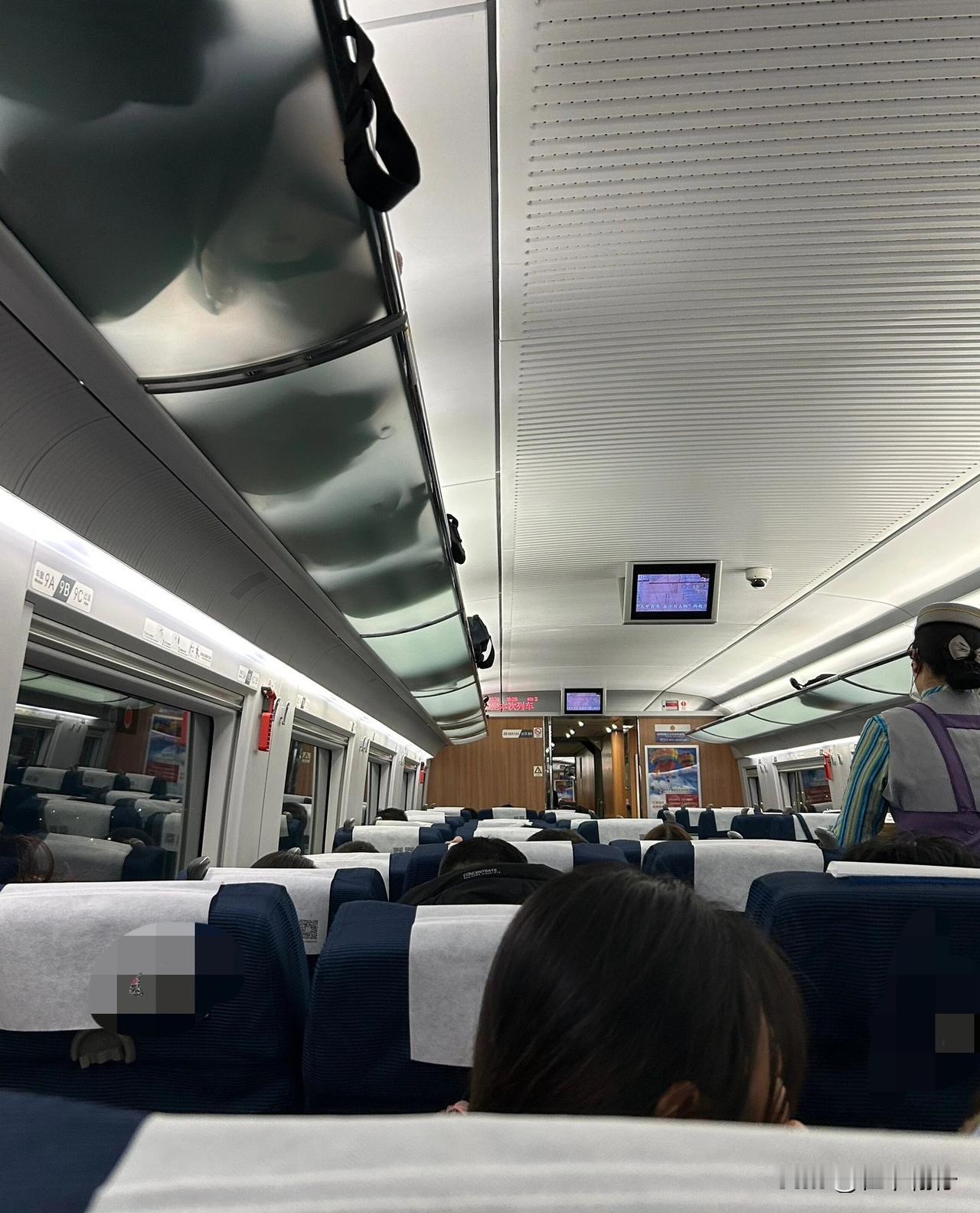 K1156次列车空位放零食事件官方通报逆转！铁路局道歉并明确：同行人无权霸占空位