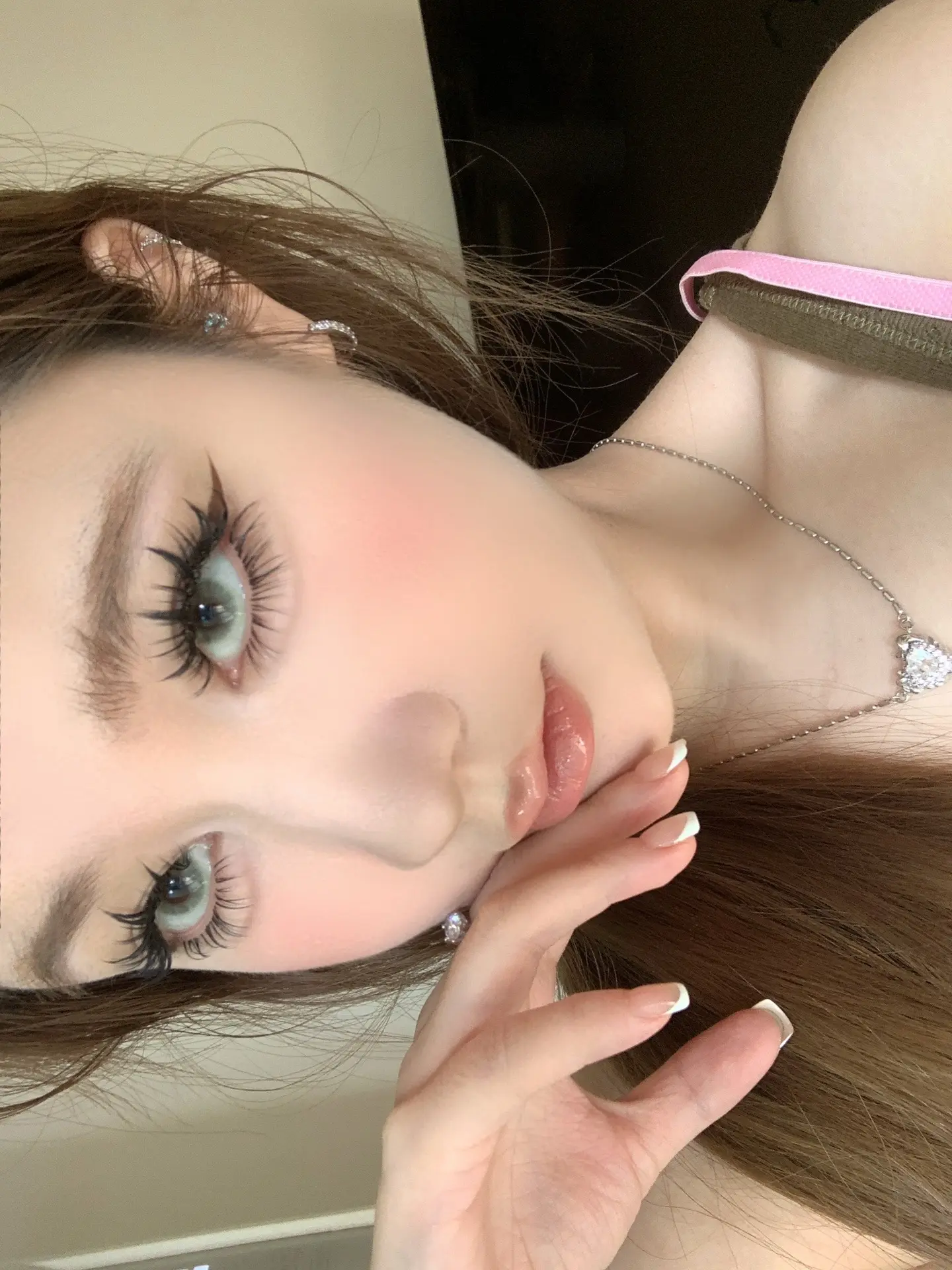 坚强的笨女人 名字没了 ..