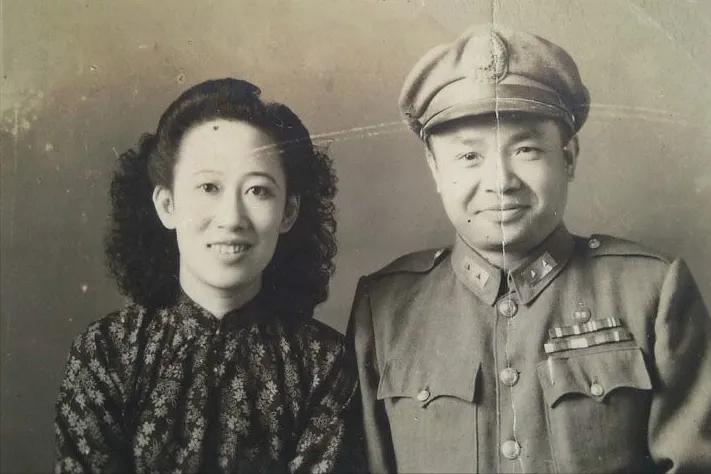 在淮海战役里，我中原野战军和华东野战军并肩作战，歼灭敌军数十万，俘虏众多高级将领