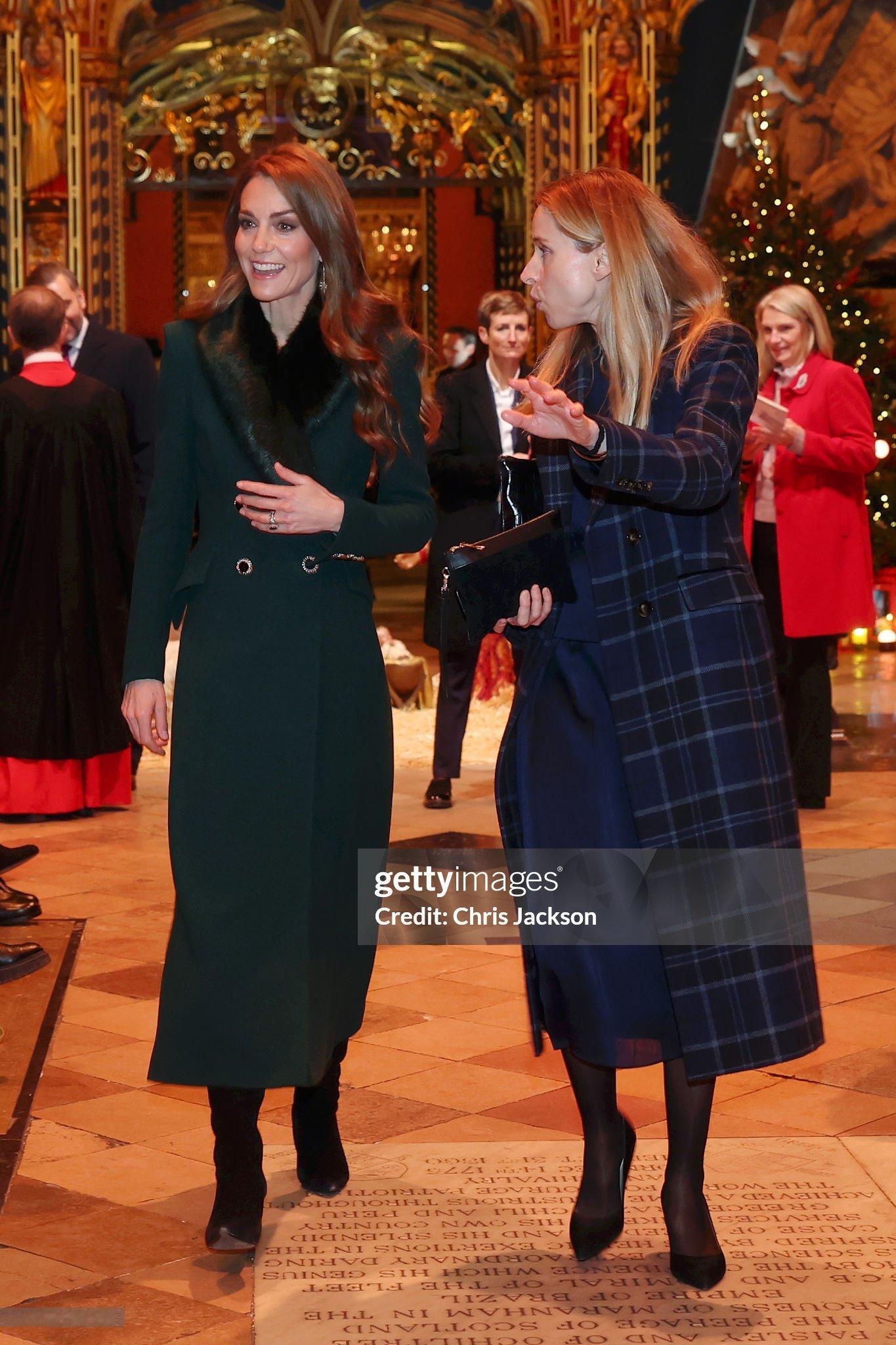 一整晚凯特忙，娜塔莉更忙……忙着为凯特cue见面流程，忙着给凯特介绍各大慈善机构