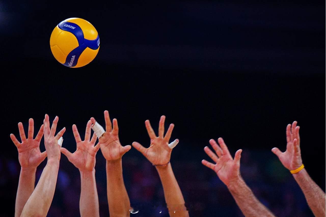 【欧冠女排本轮赛程对阵】中国排球留洋动态 第四轮第三回合赛程对阵(北京时间，主队