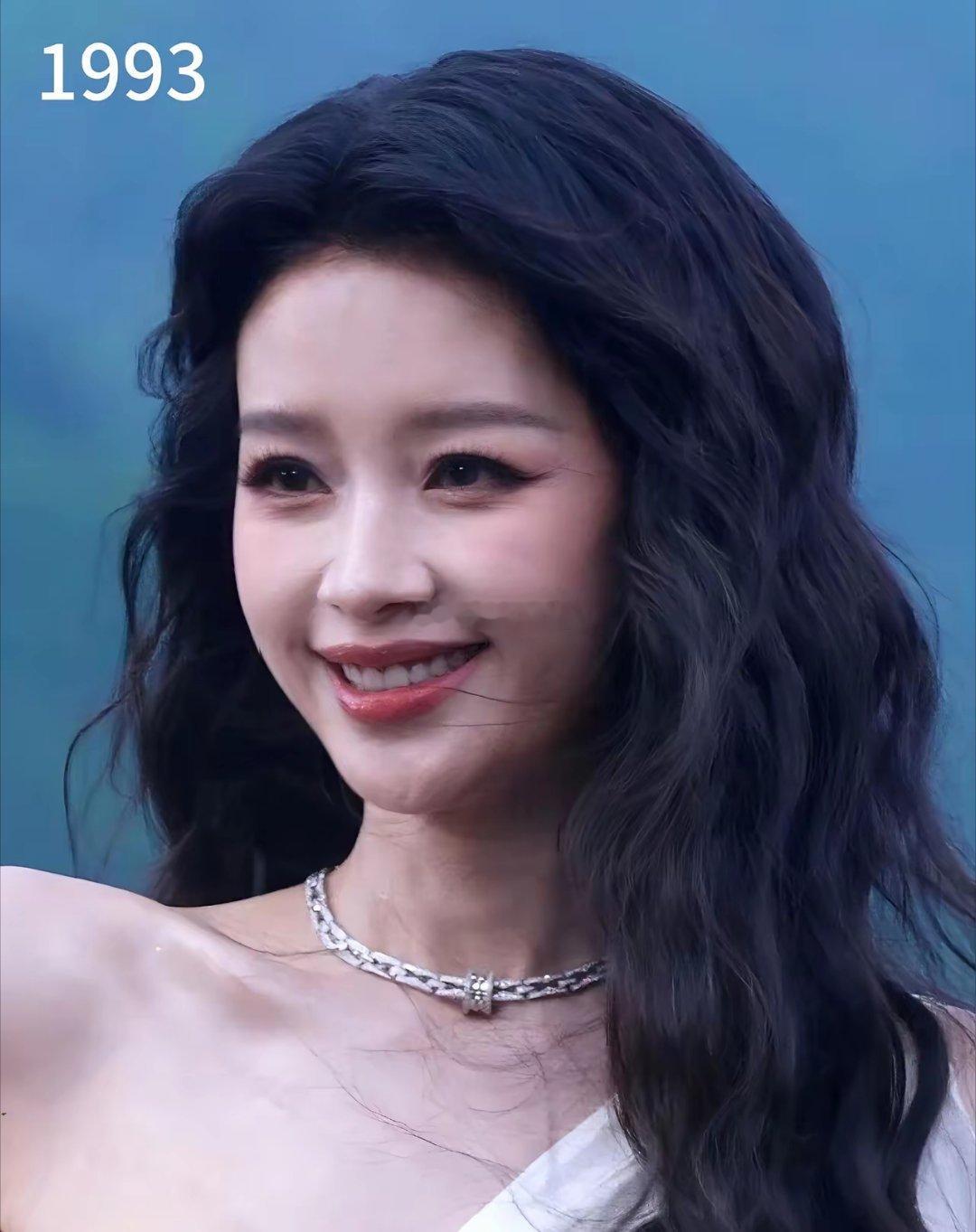VOGUE 九寨沟活动女明星生图离开美颜和滤镜自然光线下无论是皮肤状态还是眼神明