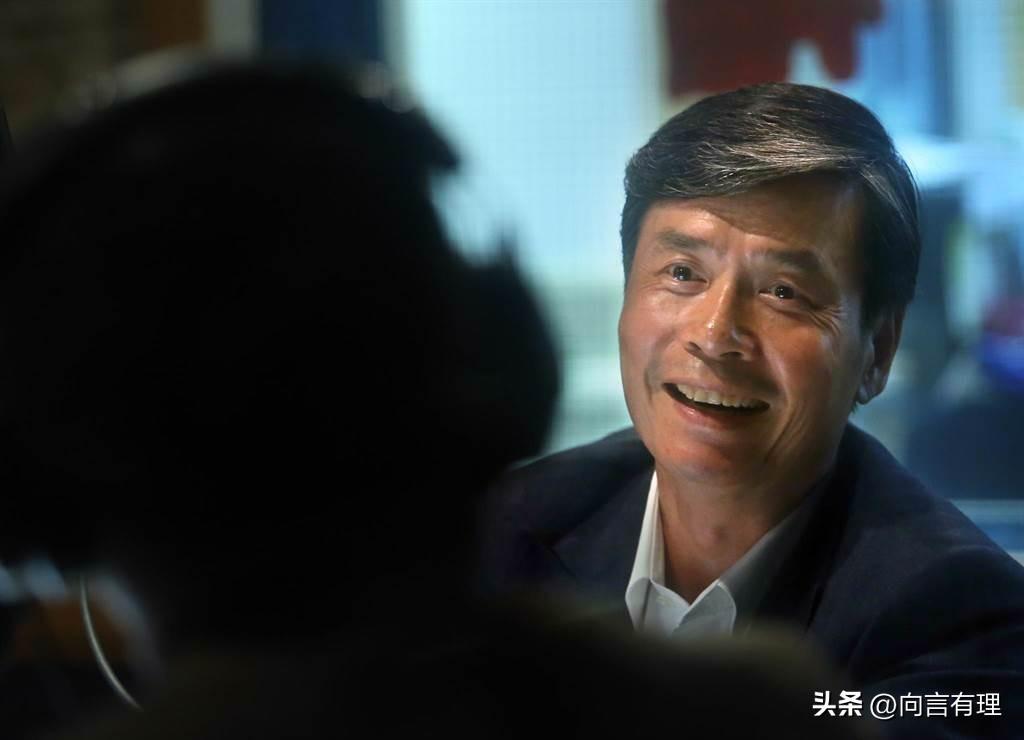 最近马英九基金会那场闹得沸沸扬扬的“宫斗大戏”，把蓝营内部搅得天翻地覆，让绿营在