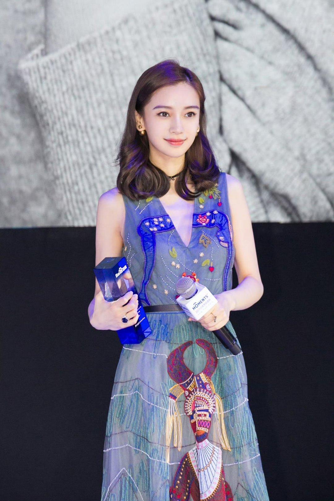 angelababy  [兔子] 杨颖 早上好呀!各位将将最喜欢我们BOSS颖的