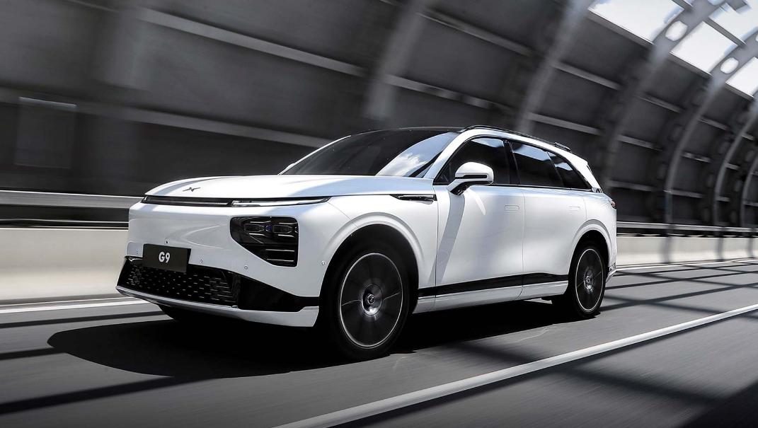 大众花了7亿当了冤大头，买了一个小鹏汽车的旧平台的使用权，每年还得付专利技术服务