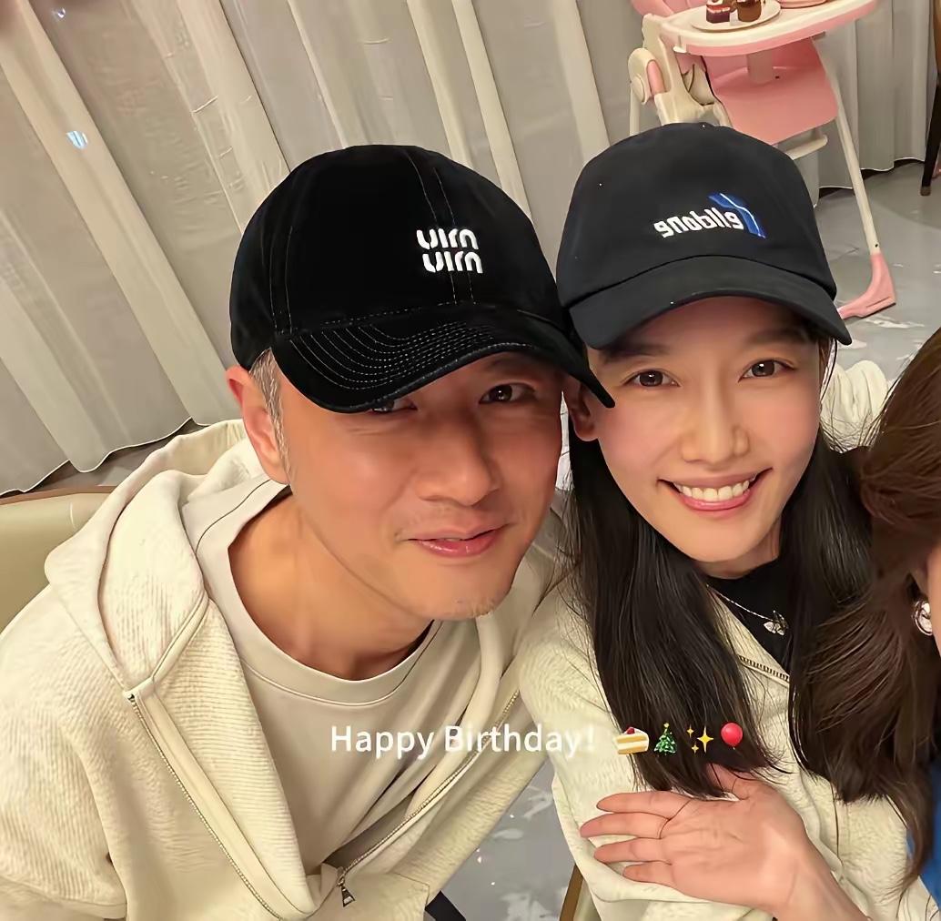 没想到，他俩是夫妻！孙骁骁什么时候嫁给任重了？还生了可爱的女儿。

印象里孙骁骁