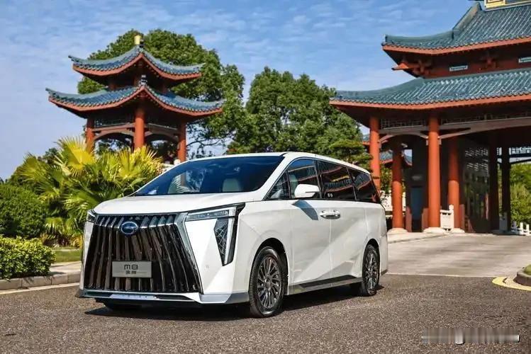 以前带全家出游，我是“全能打工人”：左手扶方向盘，右手递水递零食，还要回头哄哭闹