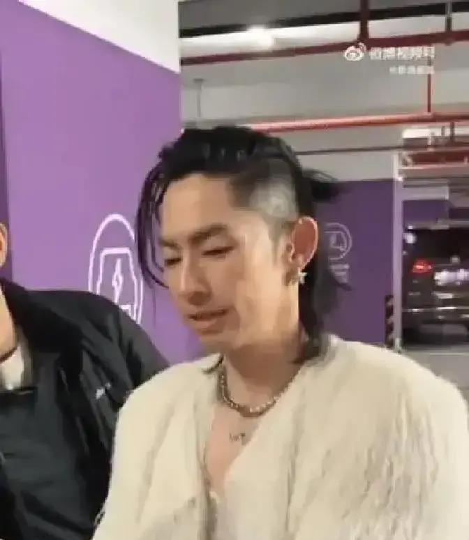 言承旭凌晨三点砸200万 不是复出，是救兄弟。
言承旭凌晨三点打200万帮吴建豪