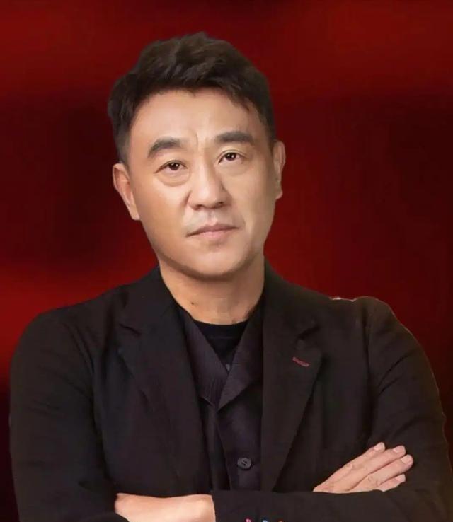 1997年，何冰遇到了多年未见的女同学李海洋，女同学说：“我都29了，嫁不出去了