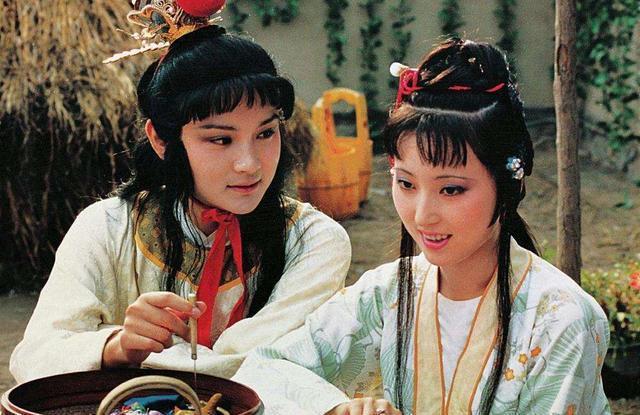 曹雪芹家族，到底哪里得罪了雍正？以至于最终落得被抄家下场！ 
 
曹家的故事，说