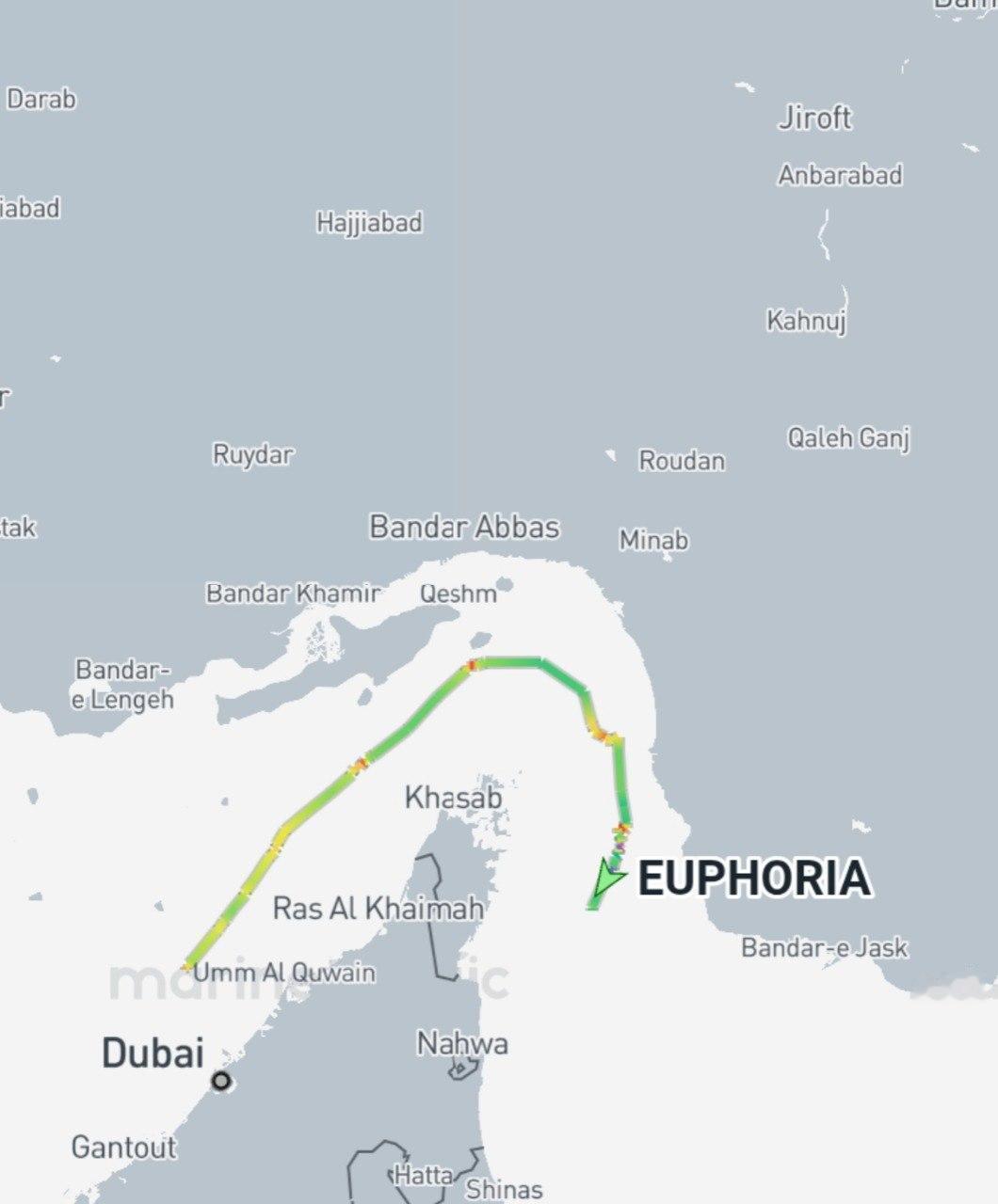 伊朗据称袭击了试图穿越霍尔木兹海峡并进入阿曼湾的第三艘商业船只"EUPHORIA