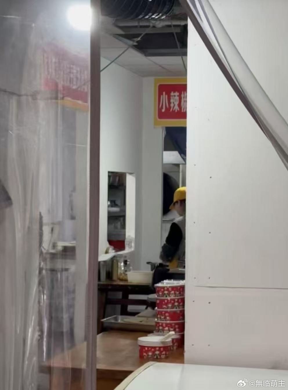 西安多地再现幽灵外卖所谓“幽灵外卖”，是不法商家通过伪造资质、套用证照、虚构经营