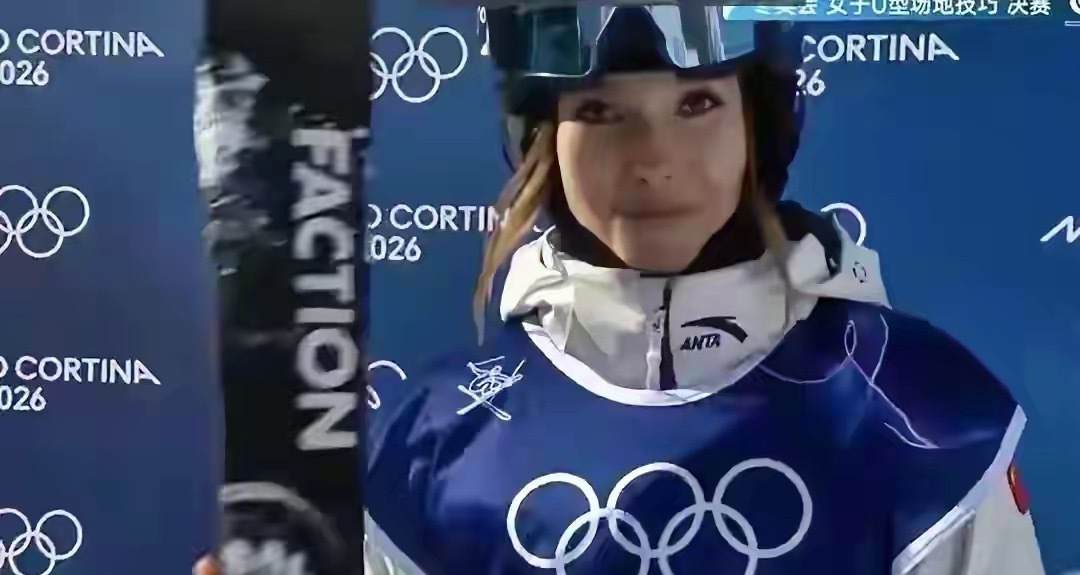 悲喜交加！夺冠不到一个小时：谷爱凌便收到一个噩耗，太让人遗憾整个中国冰雪圈都在为