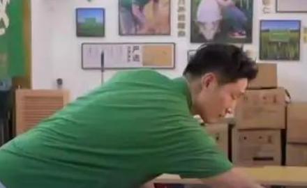 30 岁本该是事业稳步上升的年纪，张良伟曾经风光无限，退伍之后满怀热血，和朋友合