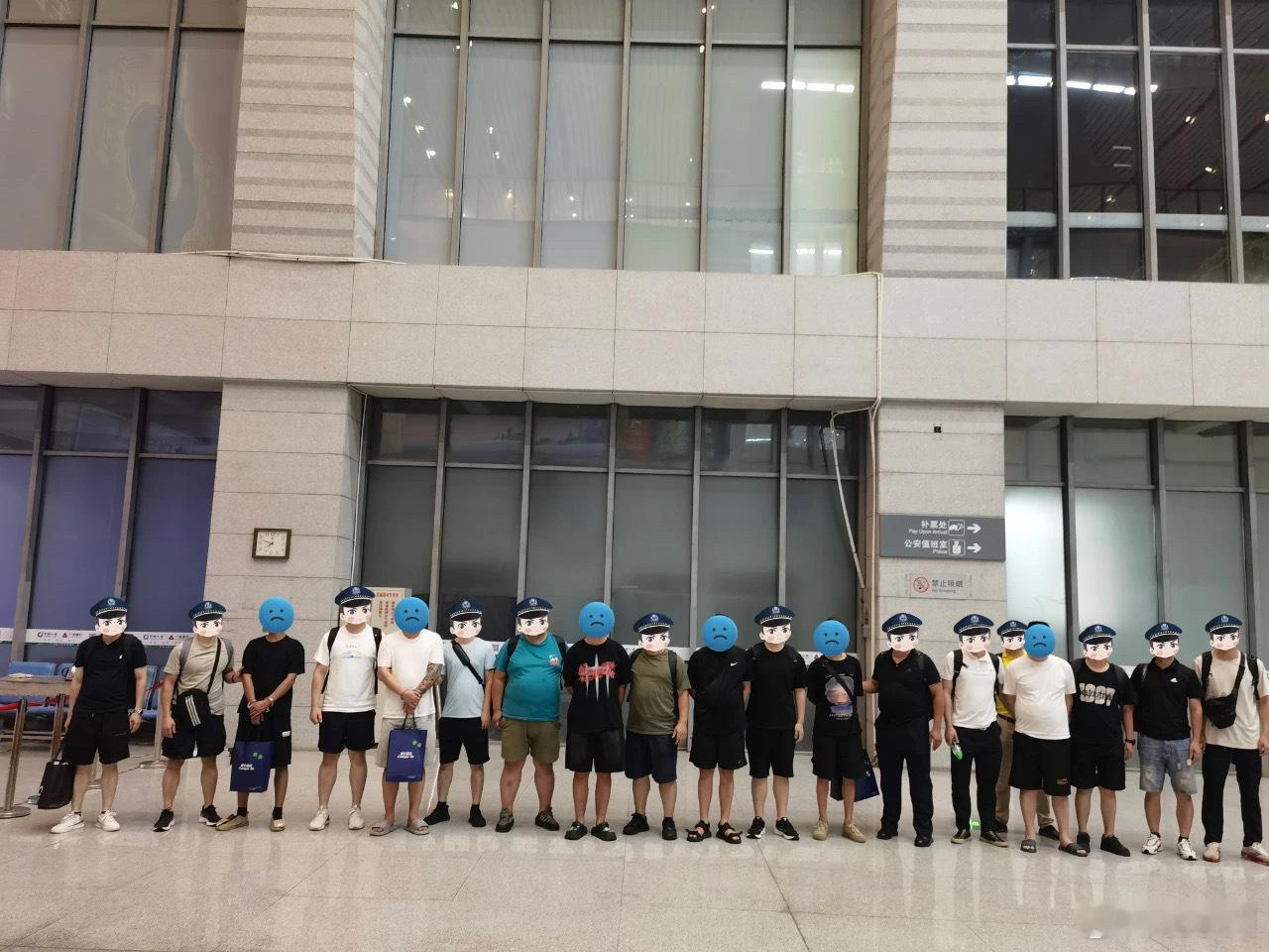 #福建警方捣毁买卖个人信息的犯罪团伙# 抓获7人！近日，福建泉州警方接到多起群众