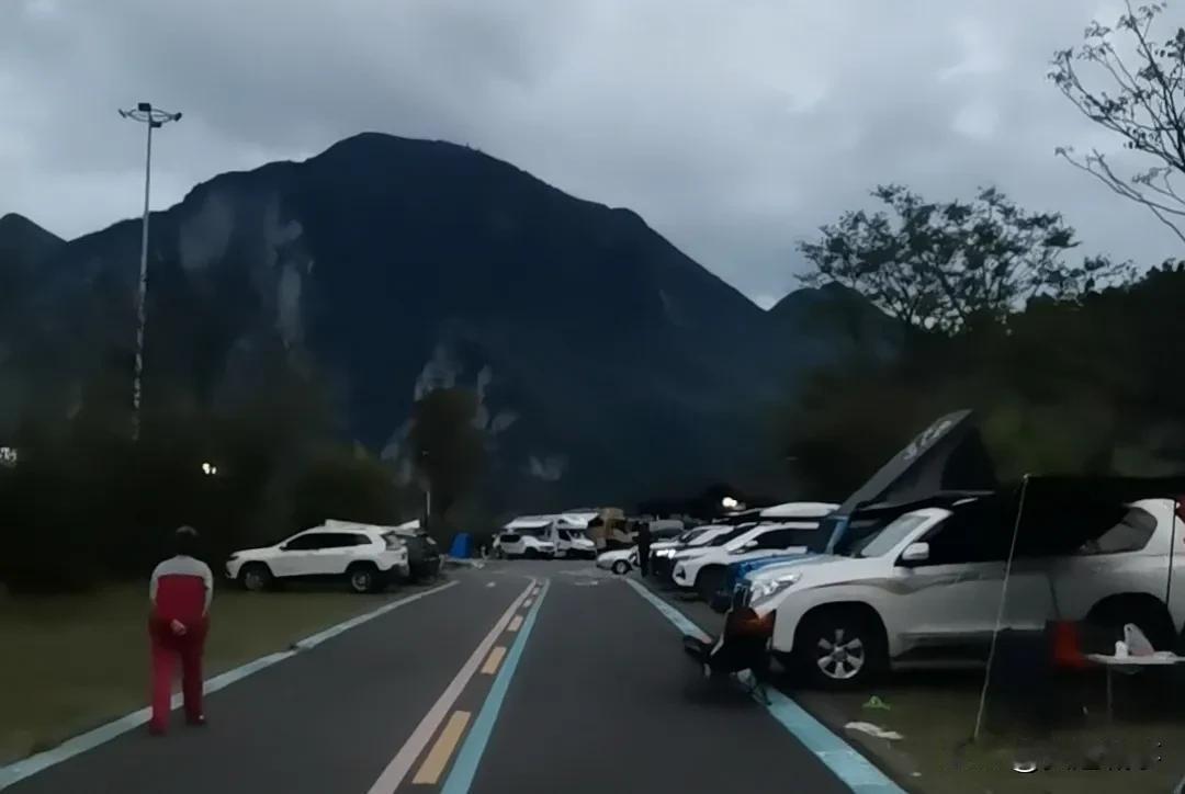 虽然还没到“五一黄金”小长假，感觉湖北文旅开始火热了。
例如像恩施大峡谷、神农架