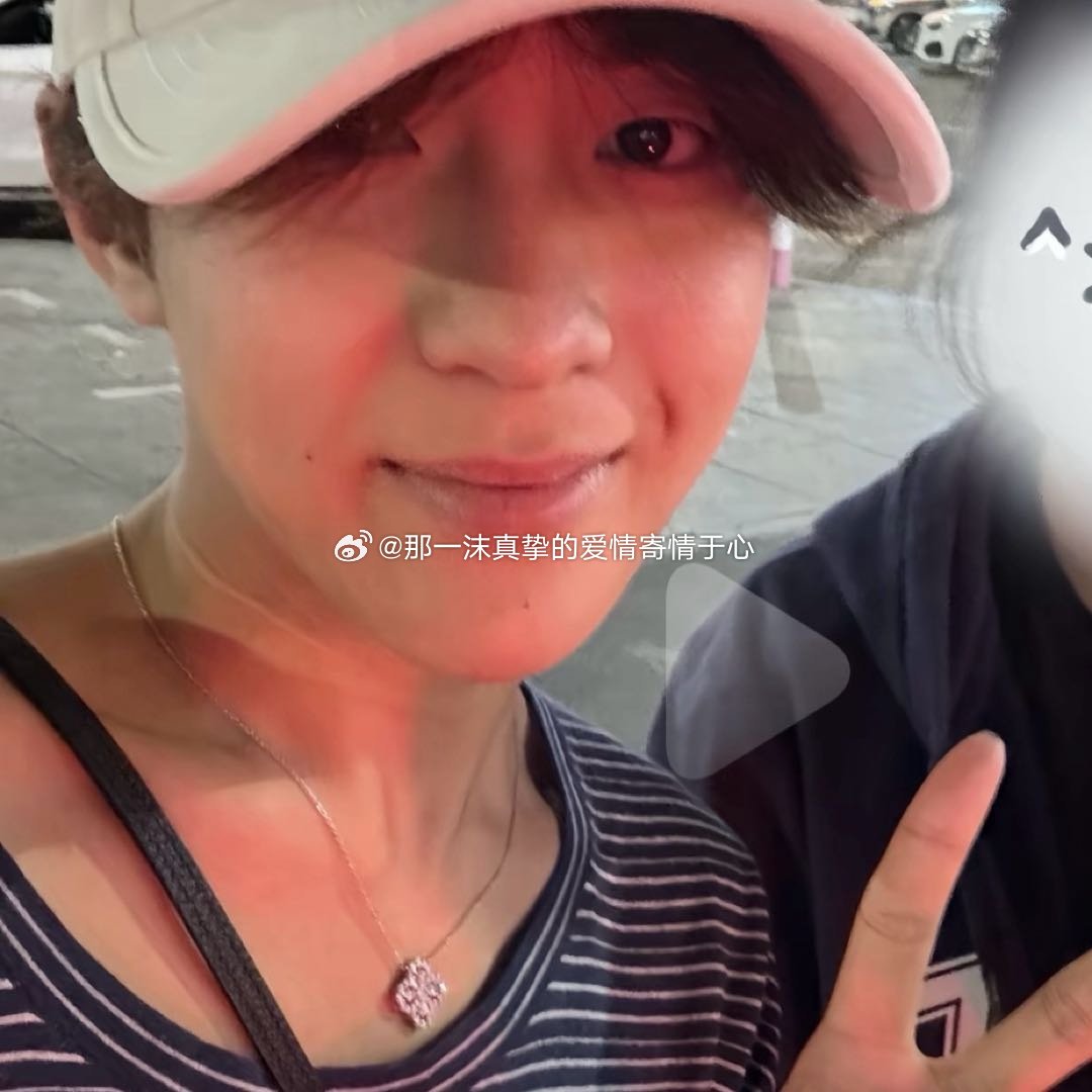 小澈素颜被偶遇一沫真挚的情话小澈素颜被偶遇！一沫真挚的情话