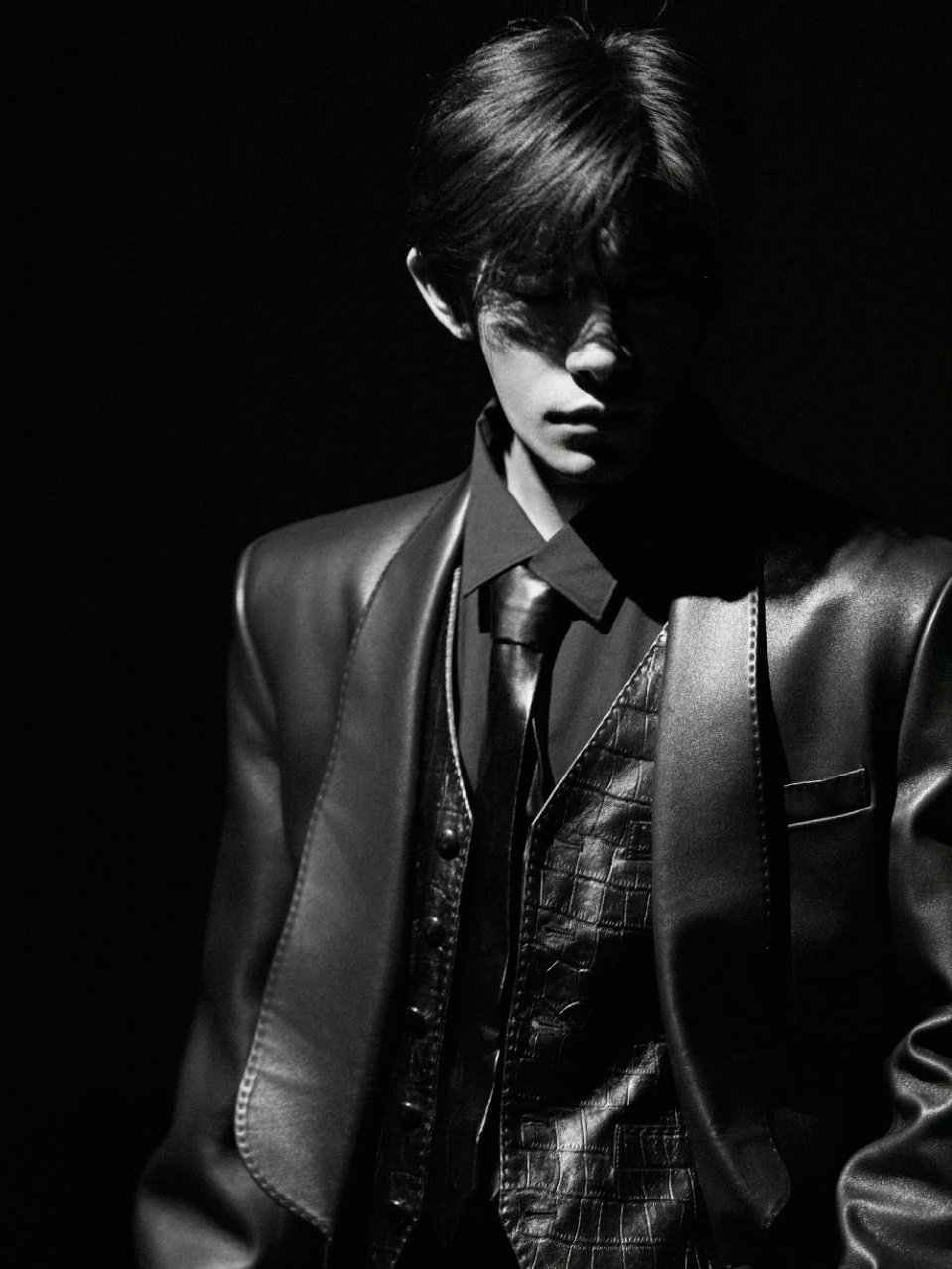 易烊千玺克制从容易烊千玺孤勇隐忍 啊啊啊易烊千玺帅成这样！易烊千玺