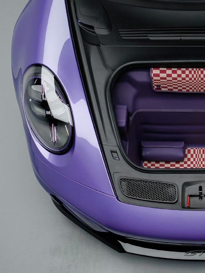 这辆 Porsche Sonderwunsch GT3 Touring “Tre