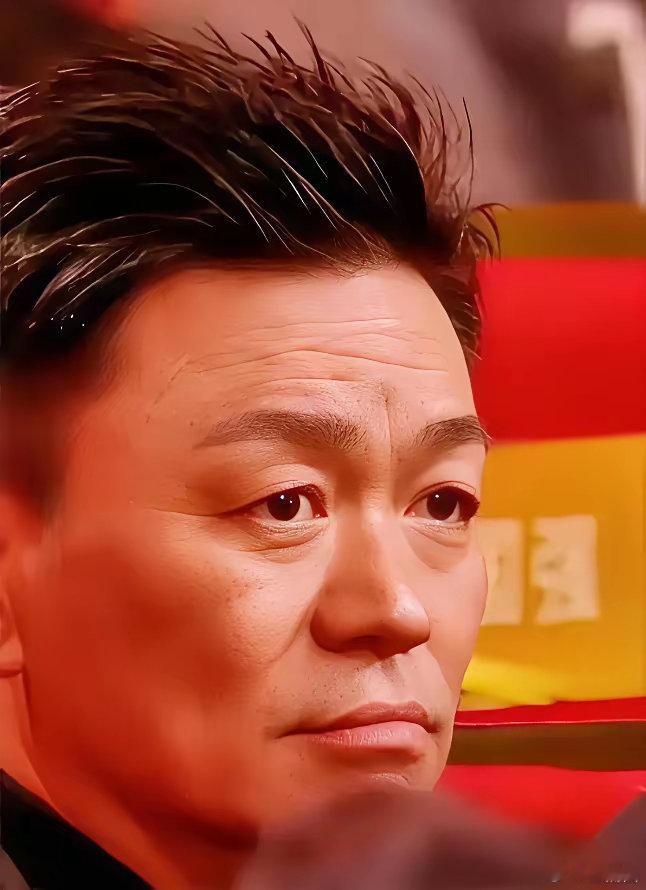 王宝强《八角笼中》表现亮眼，票房却不如预期，令人惋惜。期待他未来佳作，观众自会分