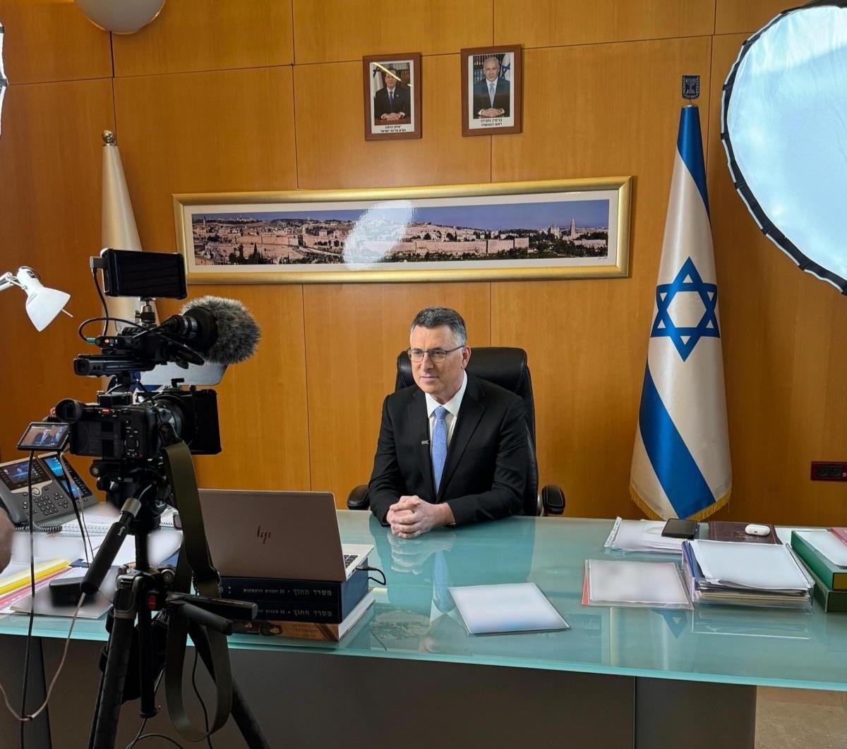 以色列外交部长吉迪恩·萨尔3月25日致信联合国安理会，通报自3月2日以来真主党对