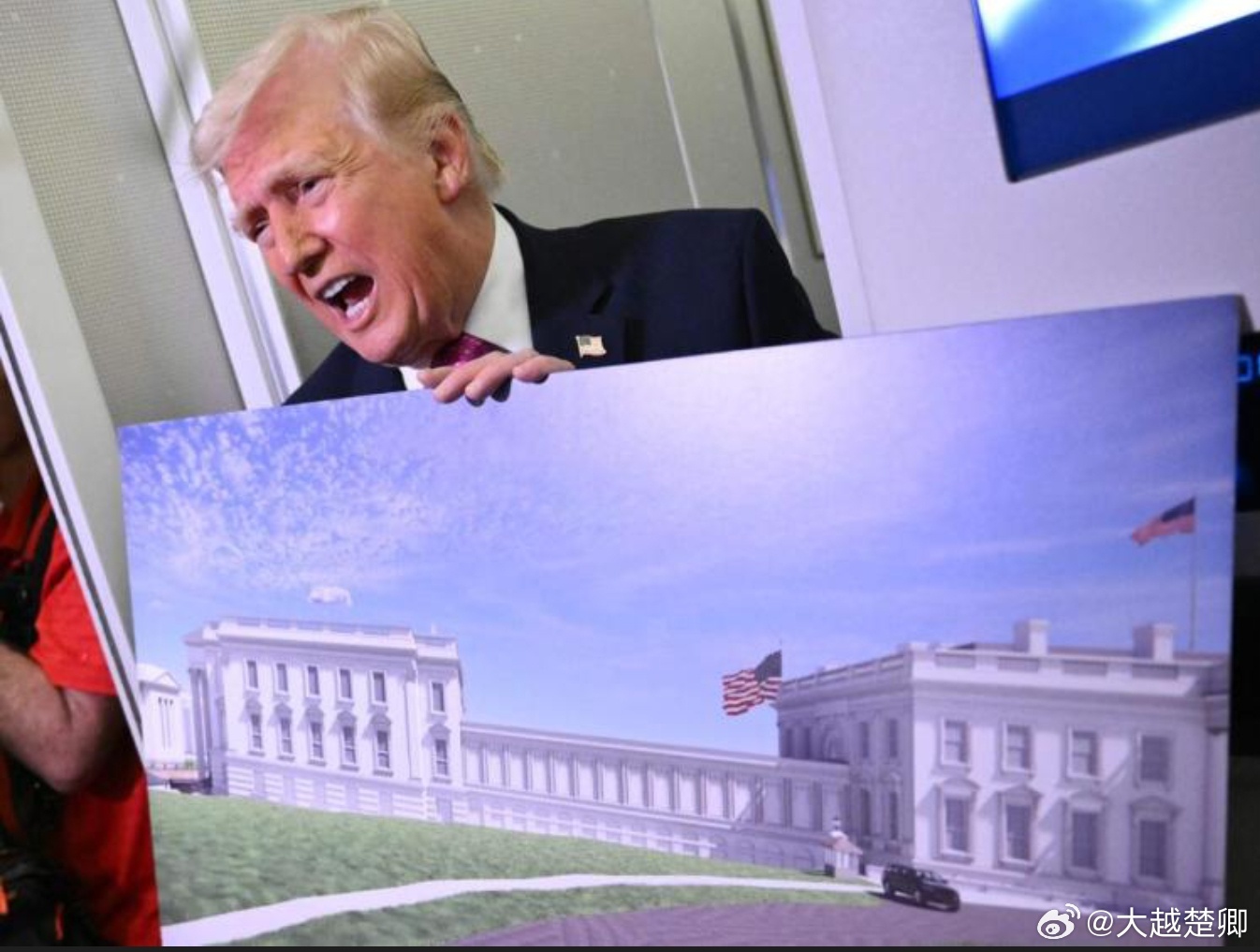 特朗普展示白宫宴会厅效果图，他说，近150年历任总统之夙愿即将达成。特朗普强调，
