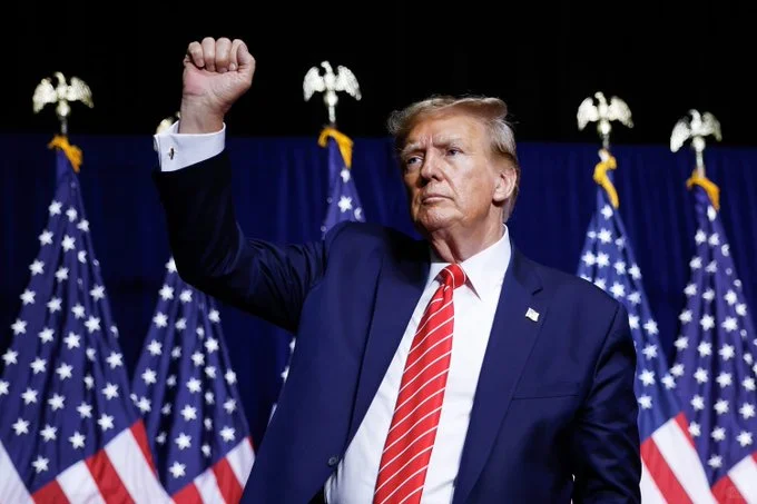 特朗普：“埃隆·马斯克一直在与维韦克努力消除数千亿美元的浪费和欺诈。我...