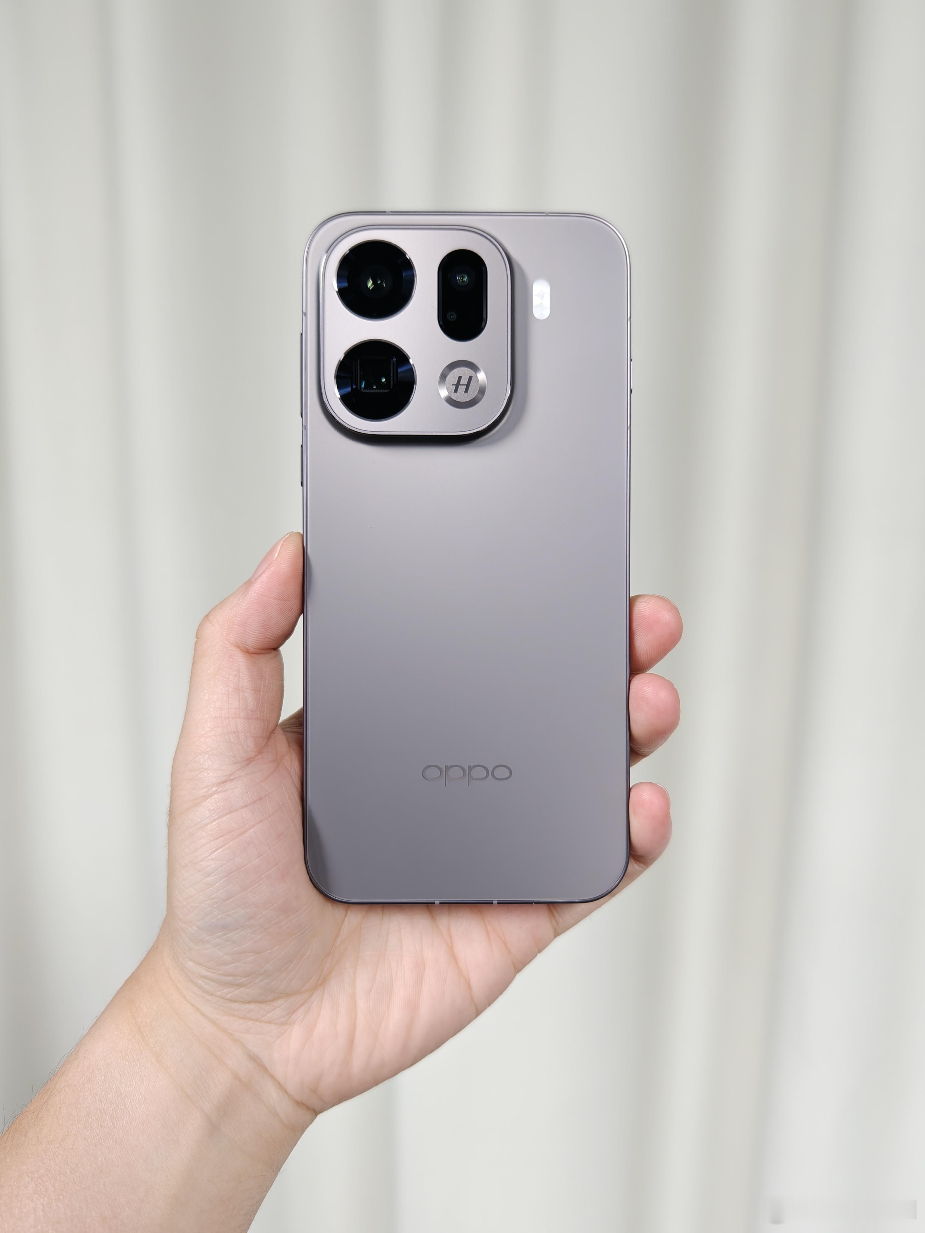 [哆啦A梦微笑]Find X9 Pro 钛色甄姬实拍，外观满分10分打几分？ ​
