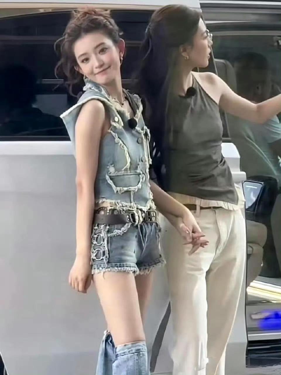 一个敢设计，一个敢穿。