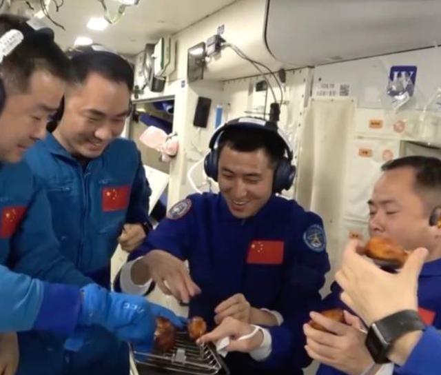 空间站差点被撞！中国在联合国强烈批评美国星链，马斯克读懂了中国的弦外之音。

中