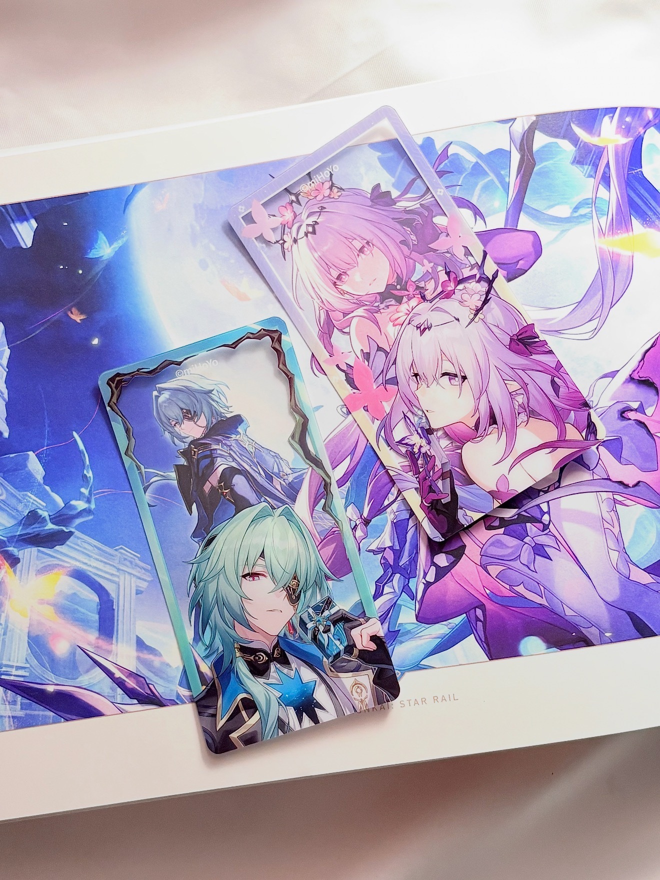 《崩坏：星穹铁道》三周年纪念册透卡最近真的越看越好看😭✨官方出品的透卡质感特别