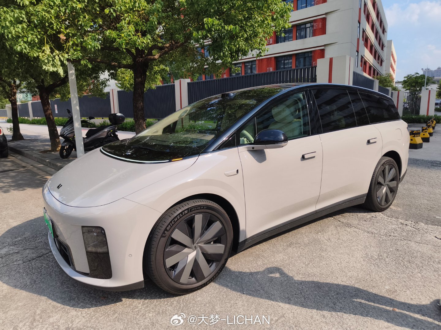 借了台理想i8这两天深度体验下，大家有什么好奇的问题吗？[馋嘴] ​​​