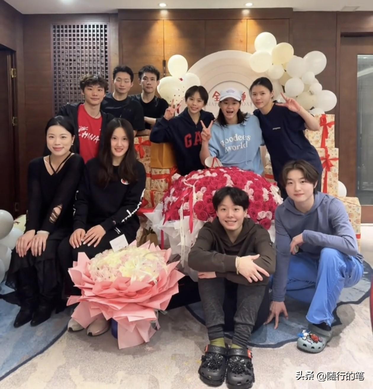 全红婵发文庆祝19岁生日。

全红婵私人庆祝生日会，众多好友纷纷到场祝贺，主要都