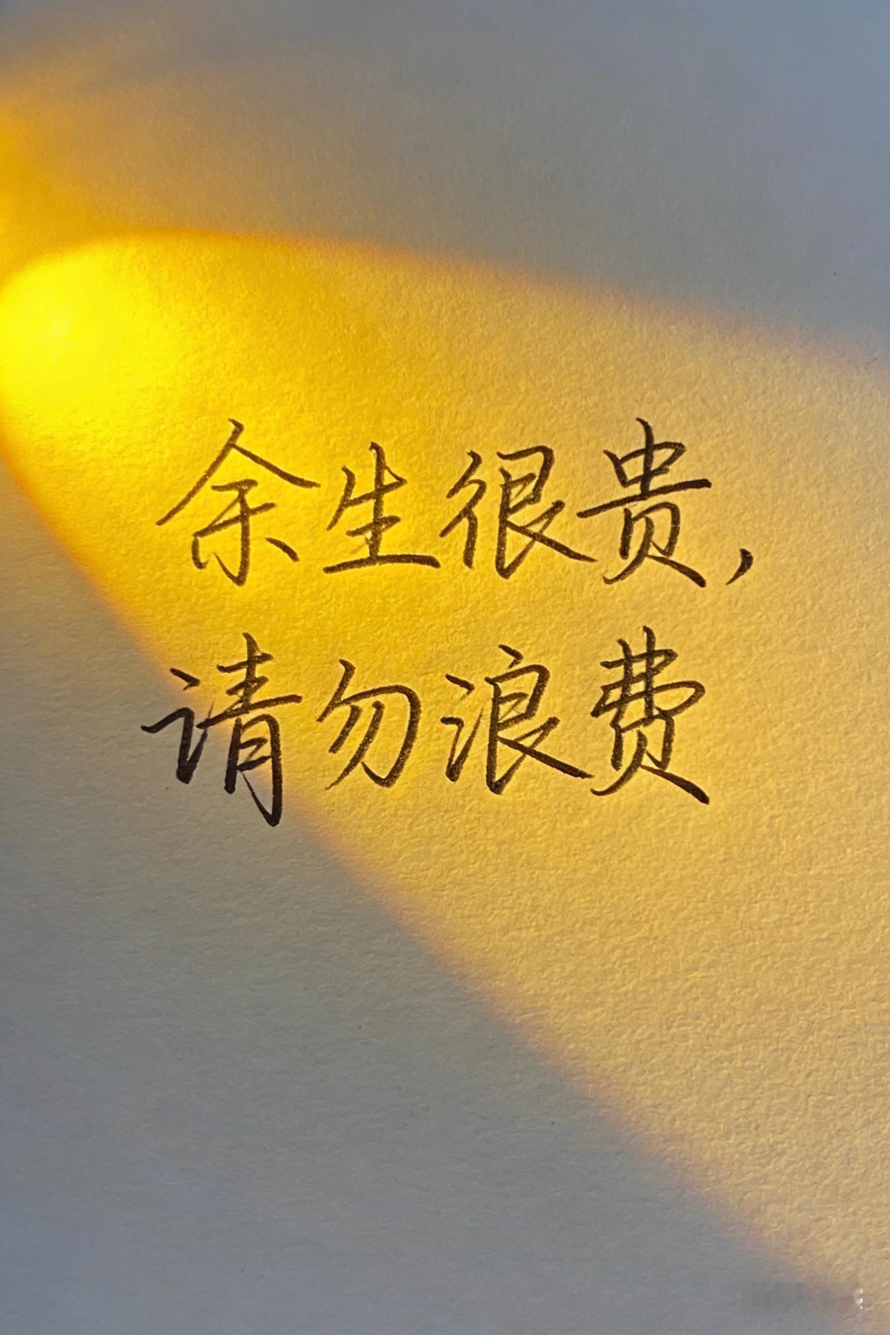 退休后，同事劝我去老年大学，我婉拒了
 
最近有同事总问我：“你怎么不去上老年大