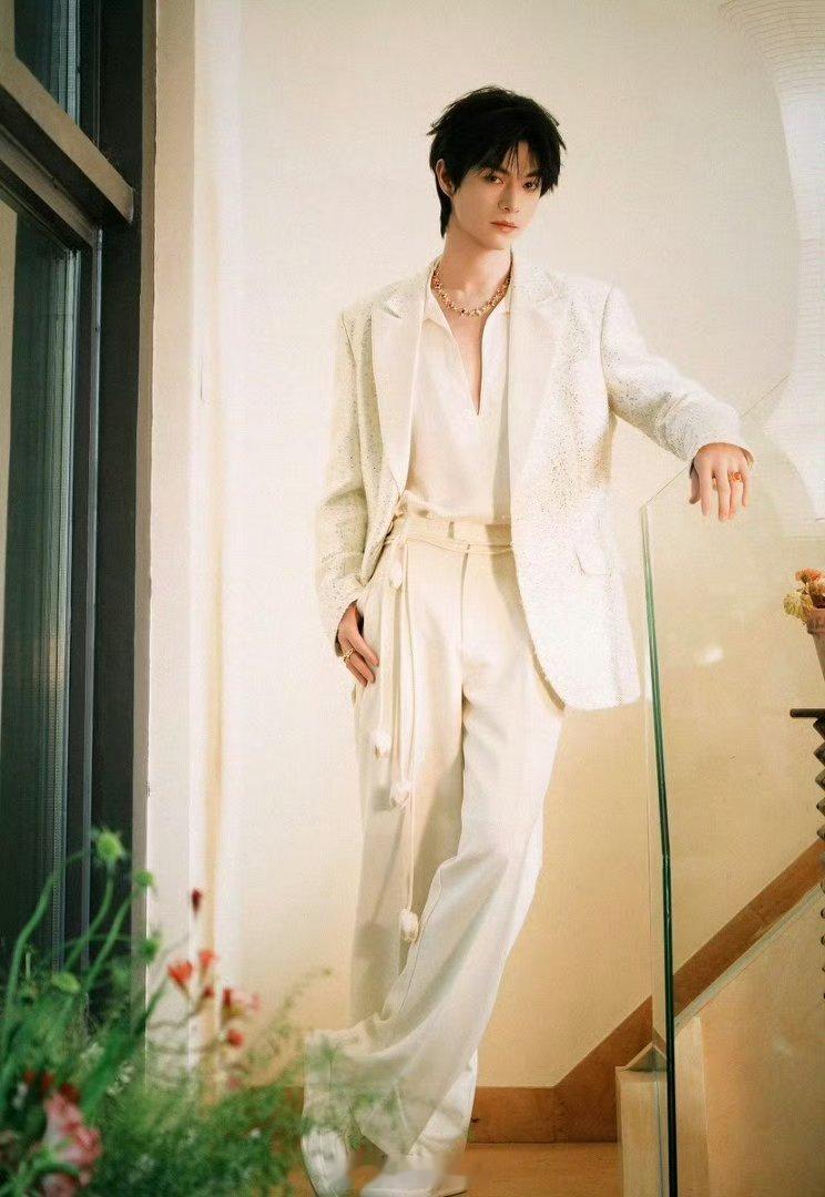 张哲旭520的专属白月光张哲旭520的帅气营业真的是太养眼了吧！干干净净的造型就