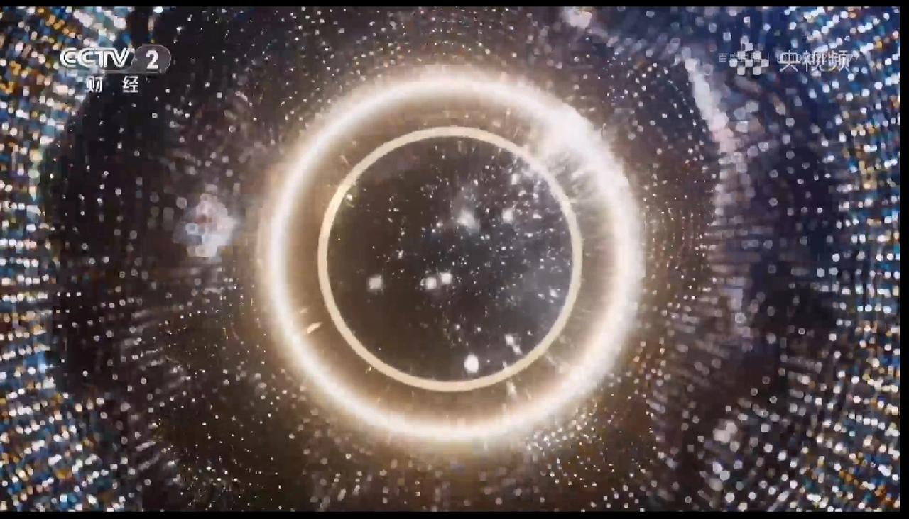 鸿蒙星光盛典没有观众，但是有四万盏灯光放置在观众席上，这点点灯光组成一幅璀璨耀眼