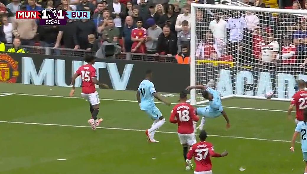 伯恩利进球。1-1ManUtdspot[超话]曼联vs伯恩利曼联 ​​​