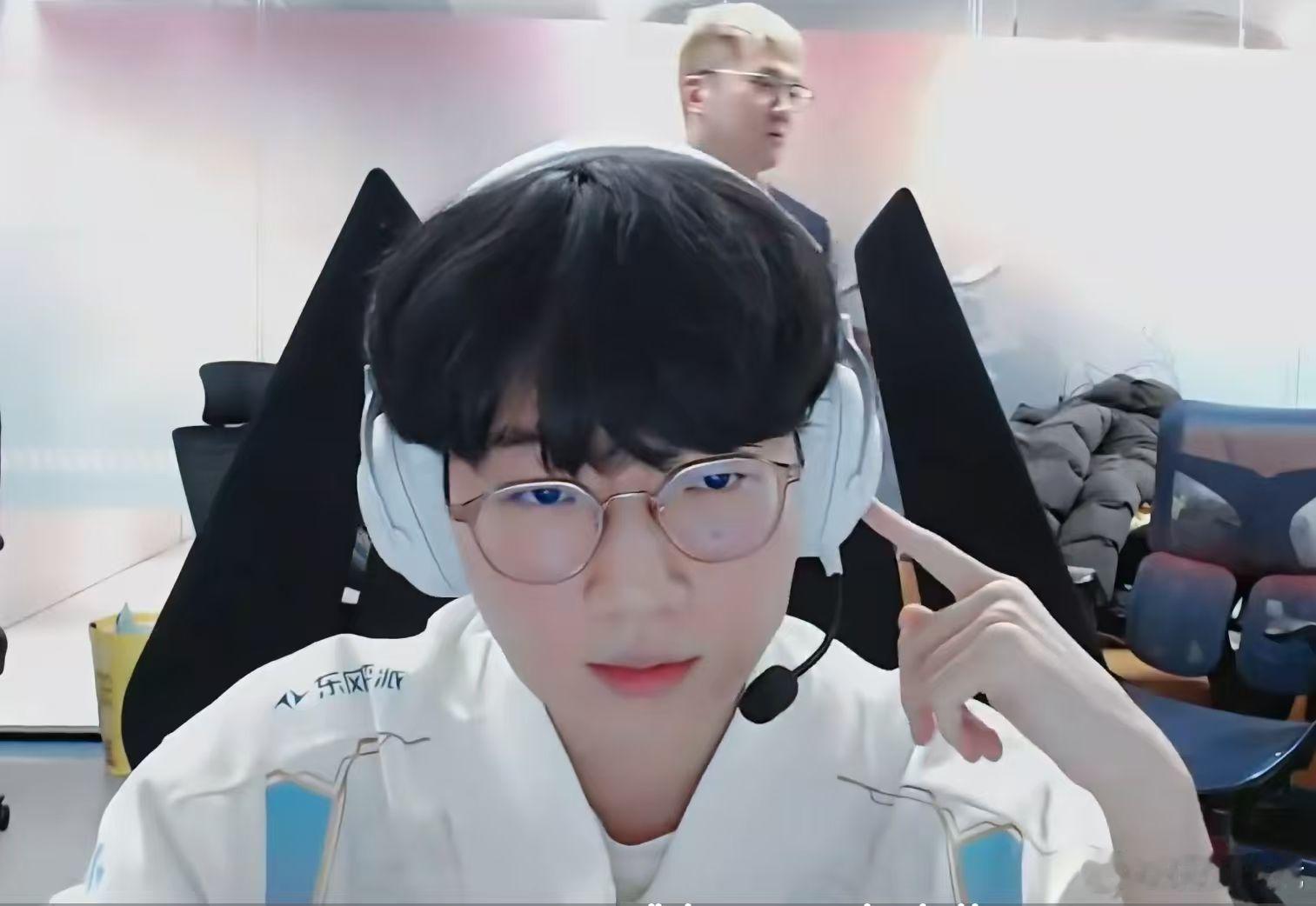 帅气的Viper，开心的Xun，以及…viper德杯首秀2025德玛西亚杯英雄联