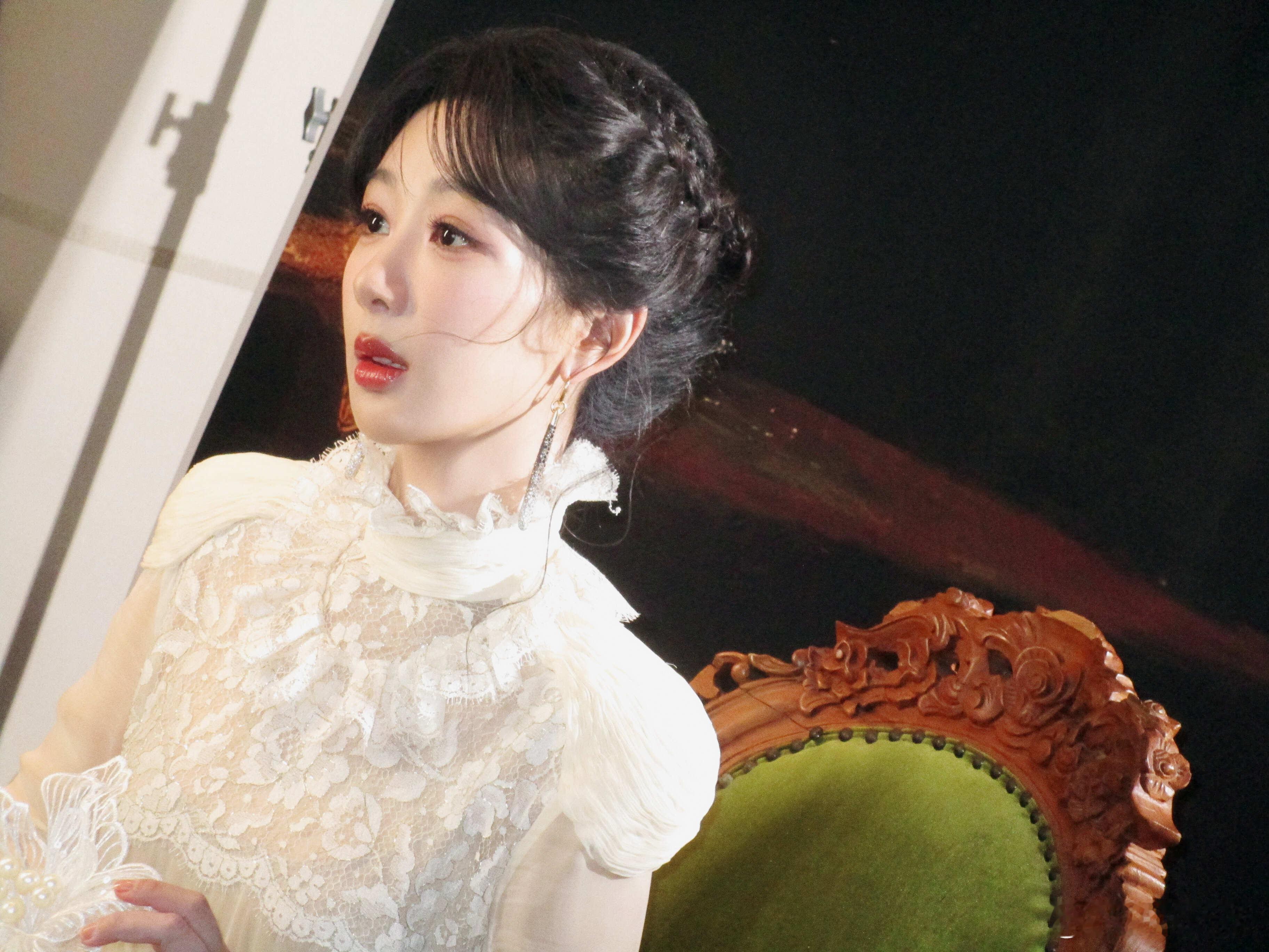 杨紫 yz杨紫李祯yz杨紫家业"如果微风会说话,那你的耳边一定会围绕着数不清的思