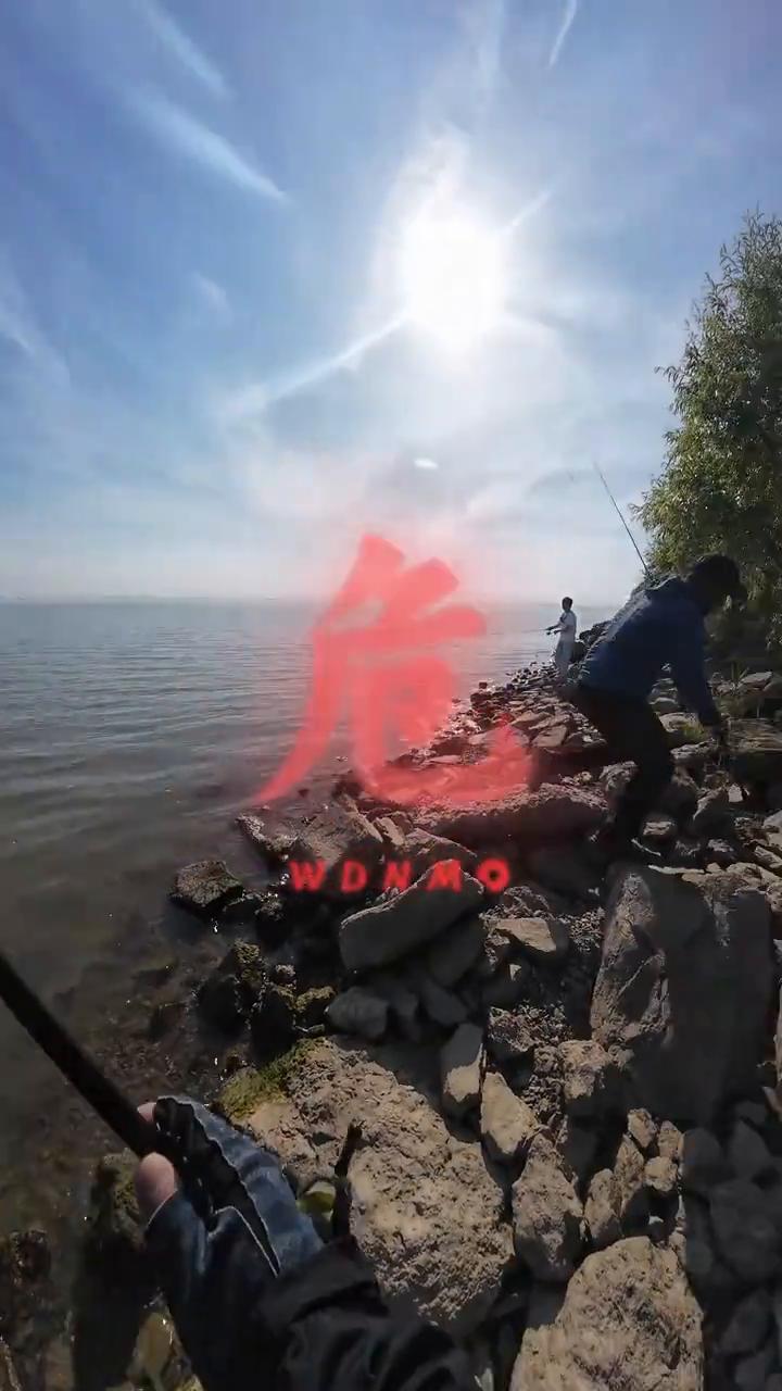 海陆空同时出动大逃亡。
看到队友突然隐蔽，多年的跑毒经验告诉我不对，有问题。这种