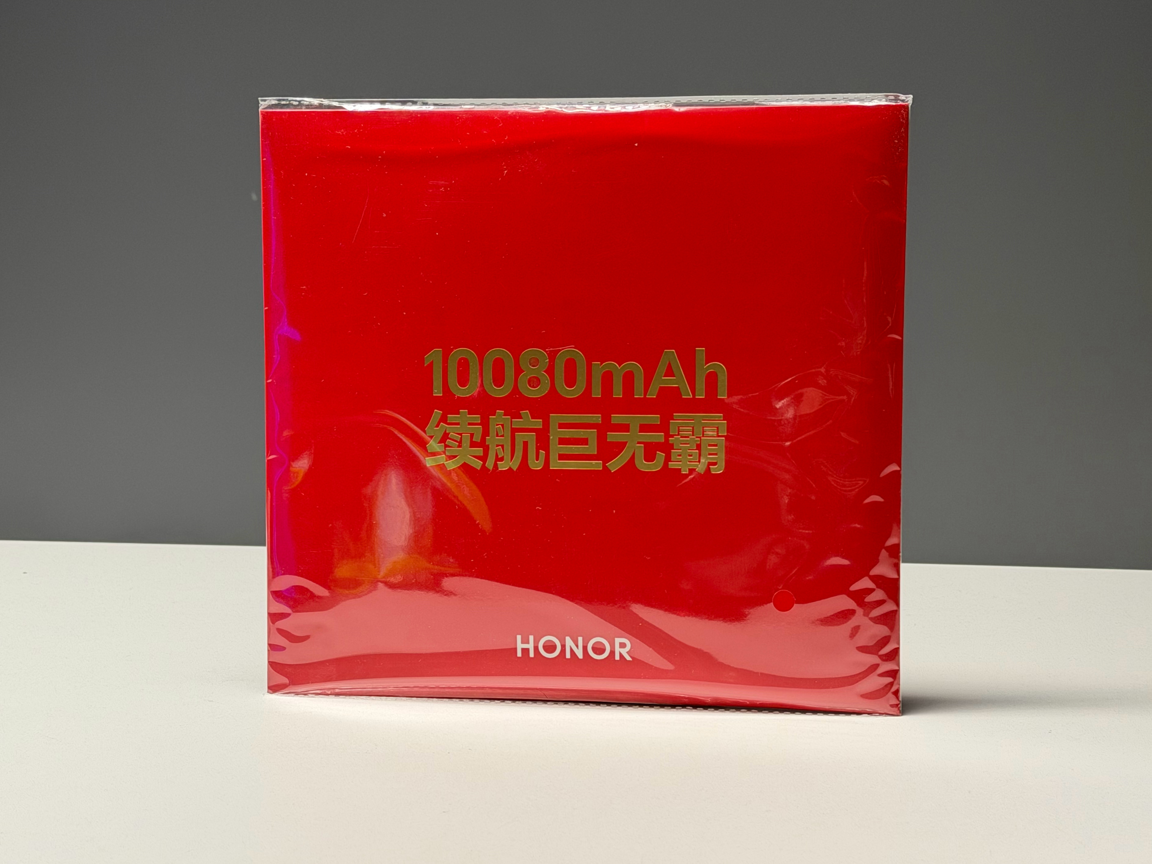 荣耀Power2的邀请函有点意思，与麦当劳联动，还给了几张代金券。10080mA