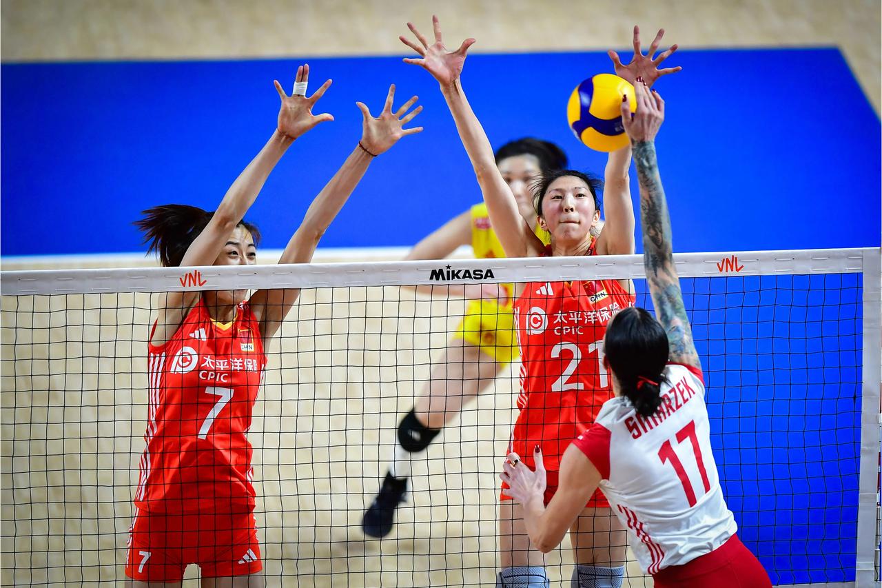 中国女排3-0横扫波兰女排，9胜3负结束2024女排世联赛分站赛，以第四的成绩晋