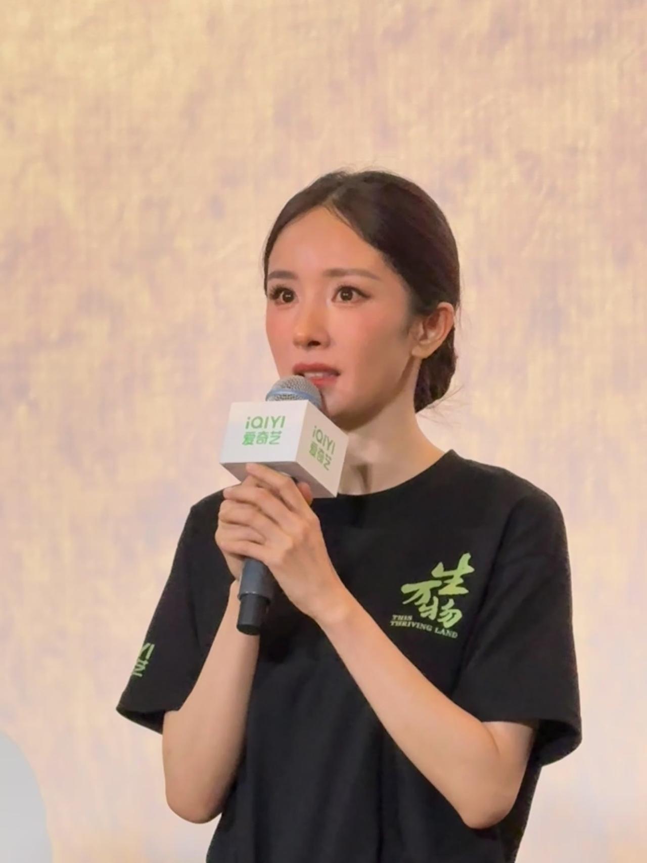 电影活动路演现场原图直出，姐姐的美貌还是过于权威了[送心][送心]