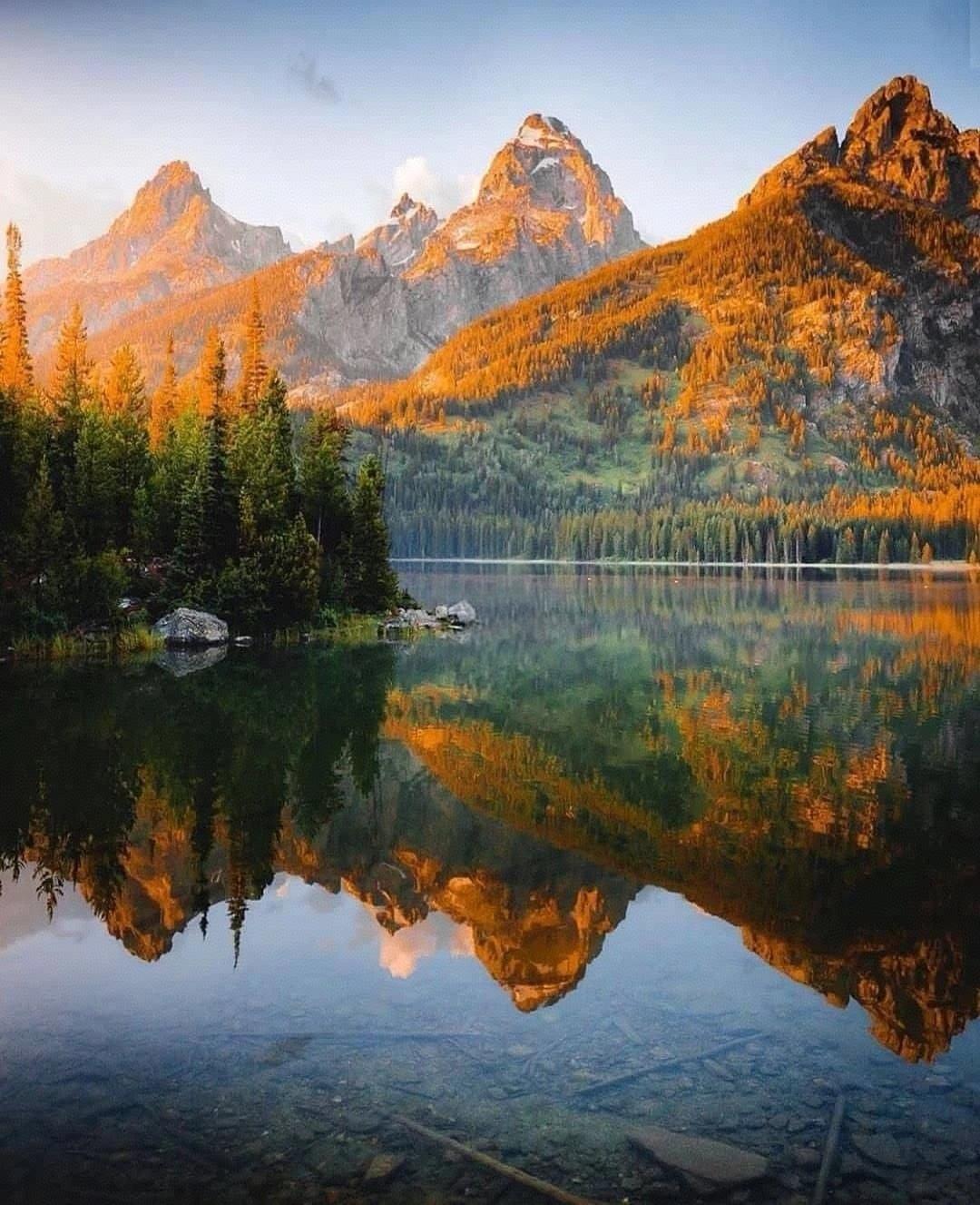 读 100 本书还不如彻底地读好一本书，这句话我有切身的感受。我们原来有一句话说