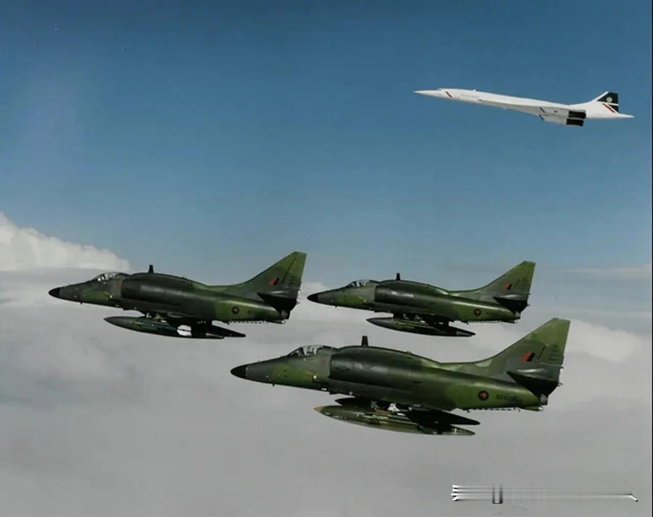 新西兰不远万里派军机到黄海侦察、干扰民航，完全是危险挑衅。

它一边靠中国市场赚