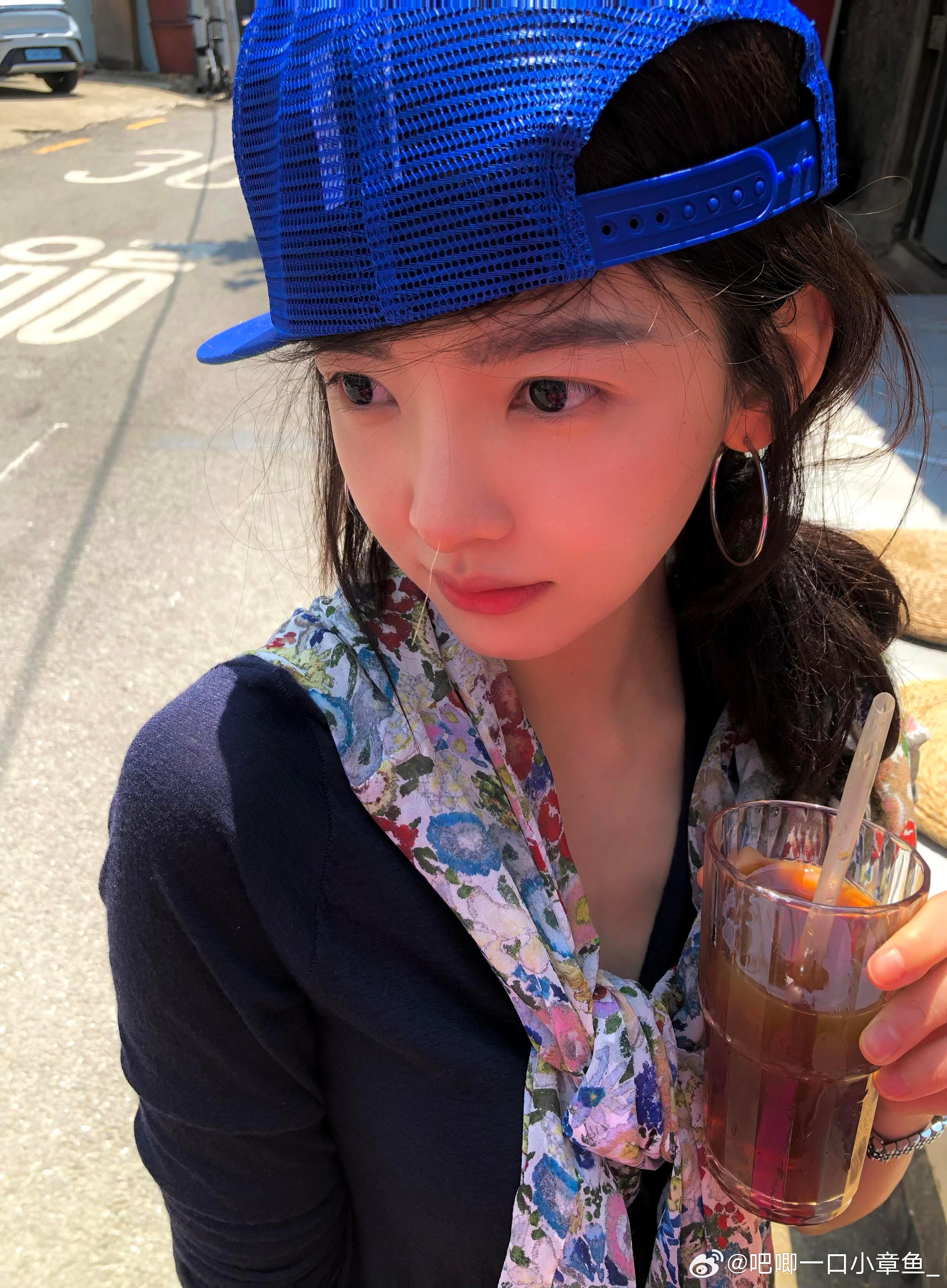 章若楠  zrn章若楠想你了 是寒冬里绽放的白梅 是骨骼里不枯的玫瑰 是我永远的
