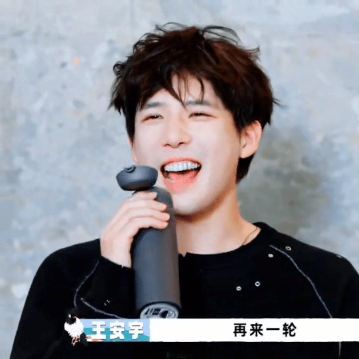 这把小狼🐺可是给这个小丸玩美了萌萌的懵懵的 好可爱吧·王安宇现在就出发3 ·王